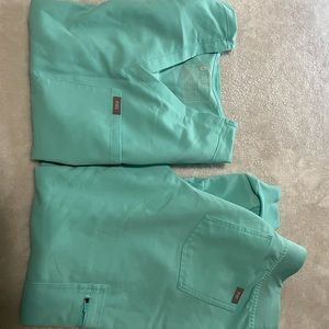 Fresh aqua Catarina scrub top and fresh aqua Zamora petite jogger scrub pants